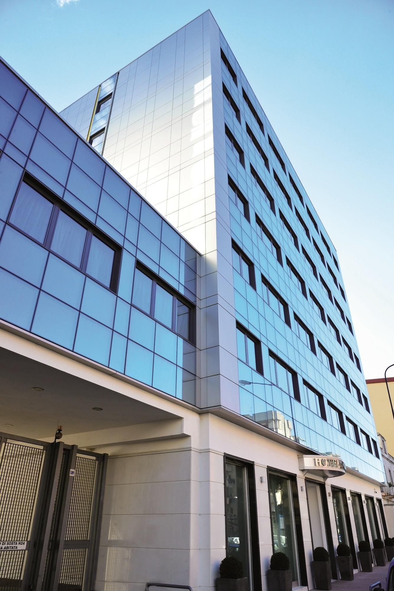 Vista Exterior Hotel Cristina