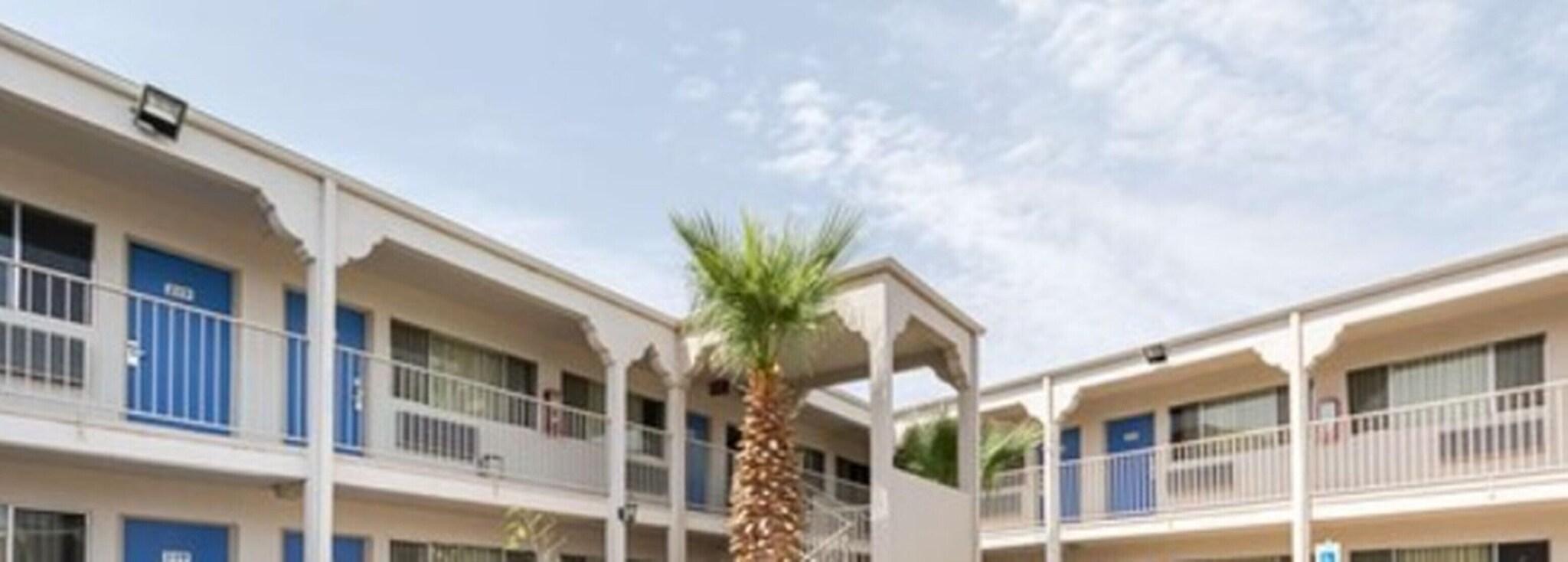 Varios Motel 6 El Paso, TX - Airport - Fort Bliss