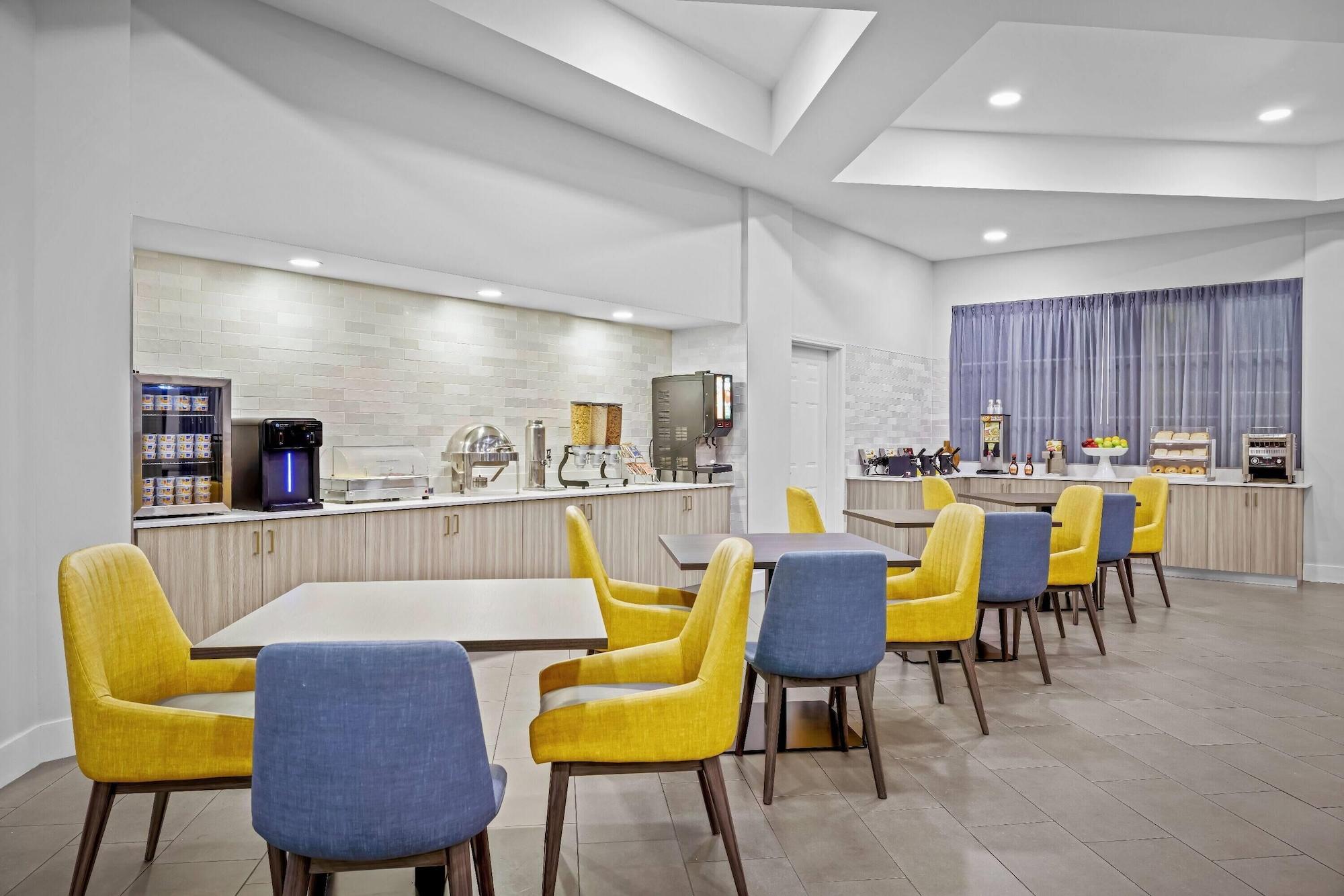 Restaurant La Quinta Inn & Suites by Wyndham Miami Airport West
