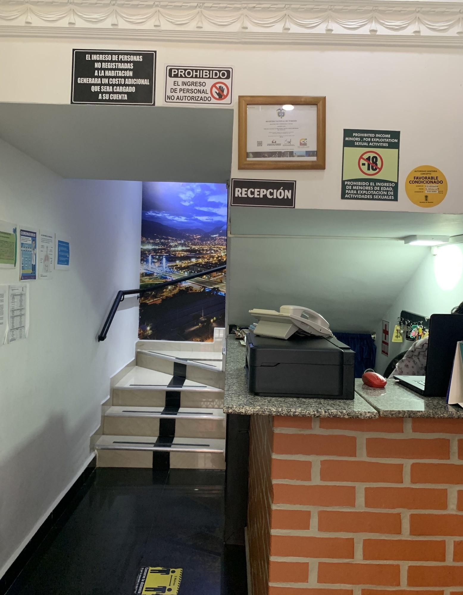 Vista Lobby Lleras Premium Hotel