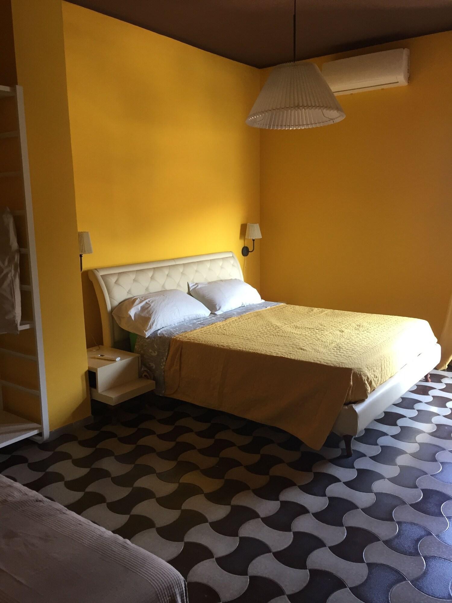 Varios Salernoportodamare Train Station Room