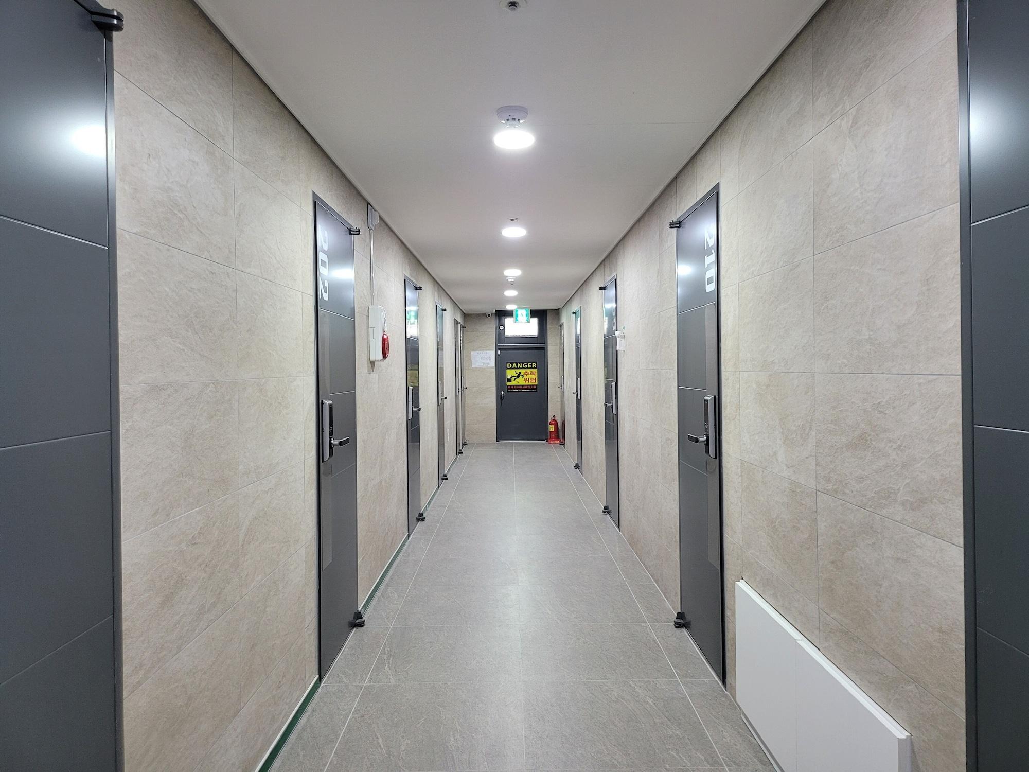 Vista Lobby FOREST R