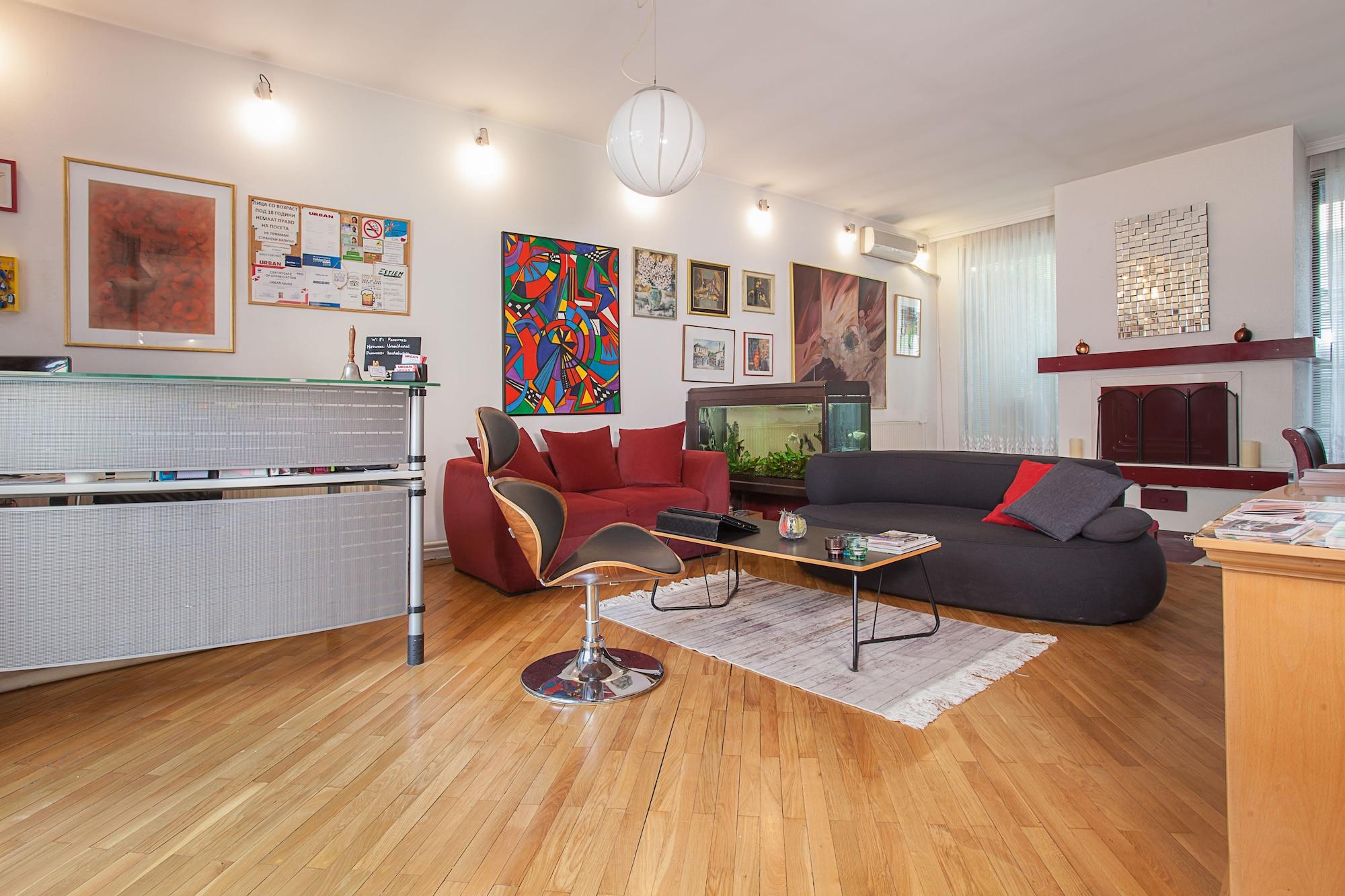 Varios Urban Hostel & Apartments