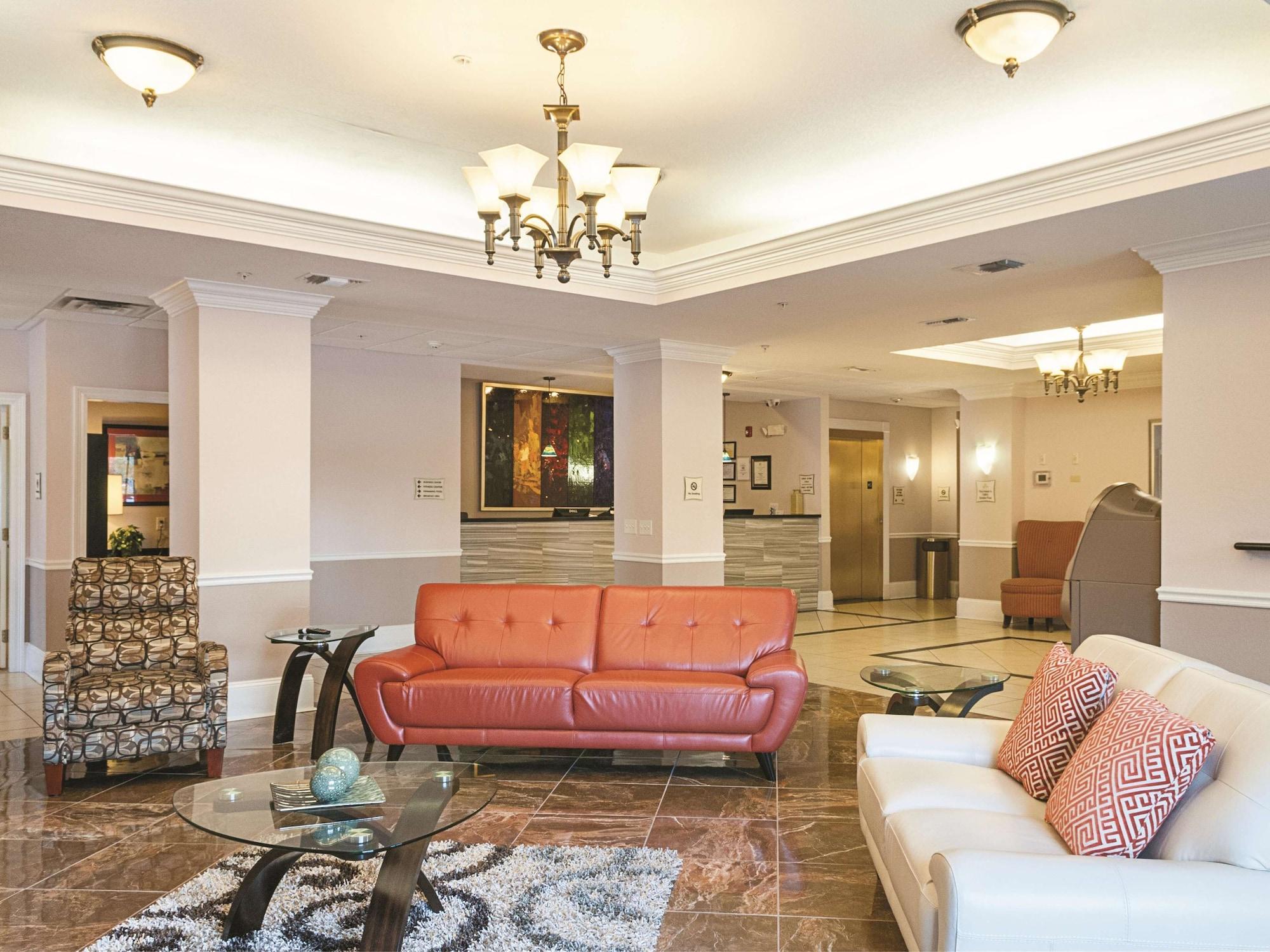 Vista Lobby La Quinta Inn & Suites by Wyndham Slidell - North Shore Area
