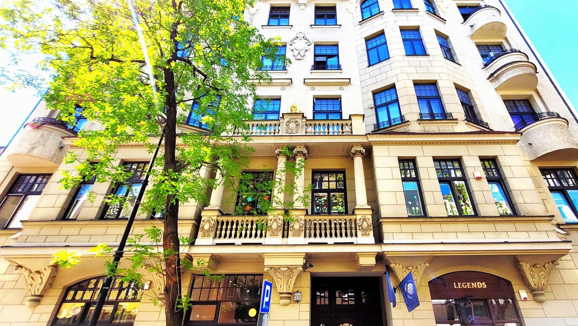 Varios Central Station Hostel