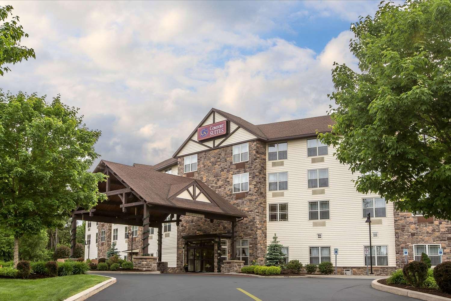 Vista Exterior Comfort Suites Lake George