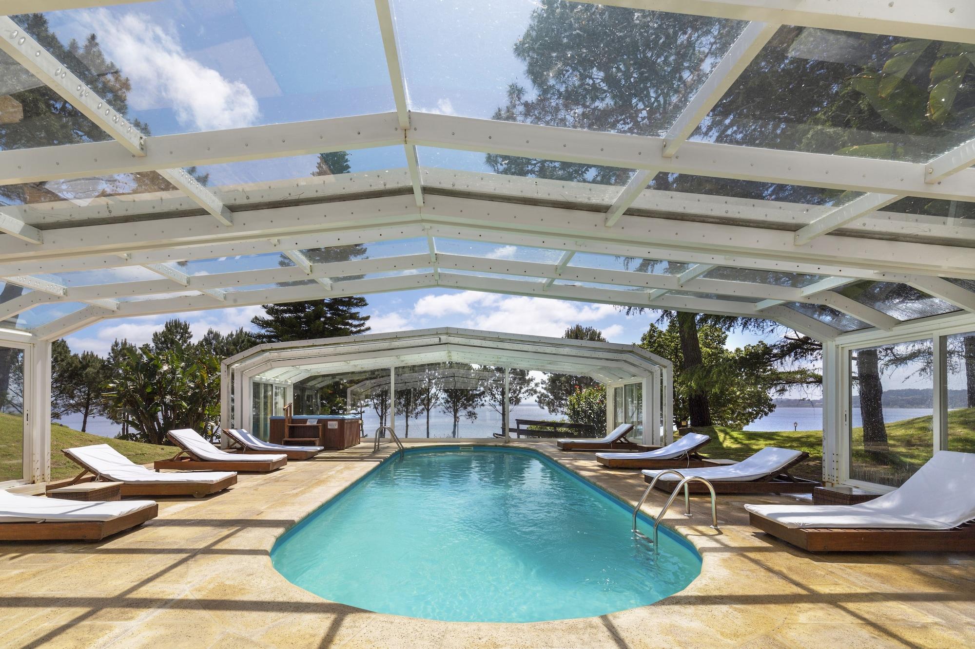 Vista Piscina Hotel del Lago Golf & Art Resort