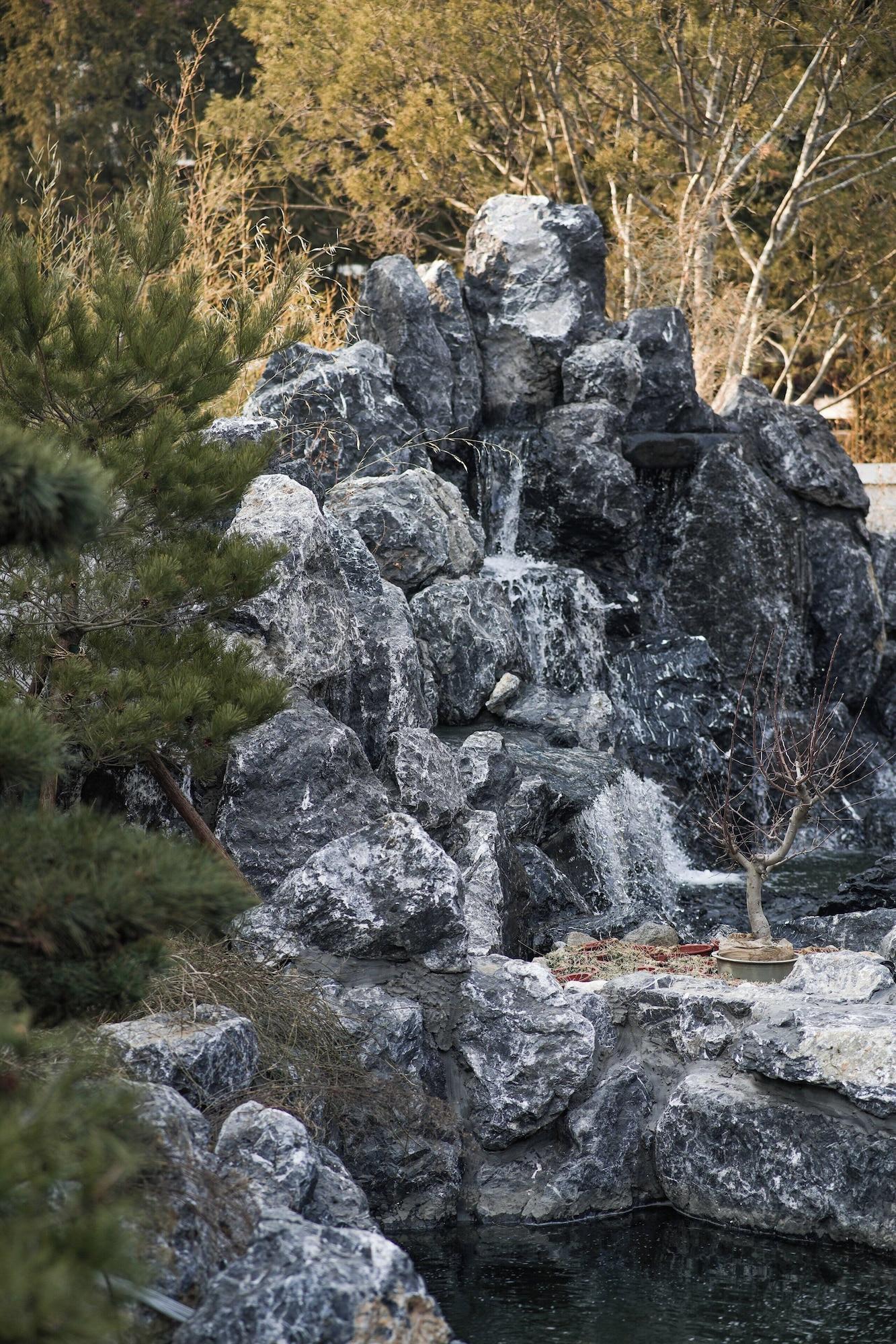 Varios Bieliyuan Private Hot Spring Villa Hotel