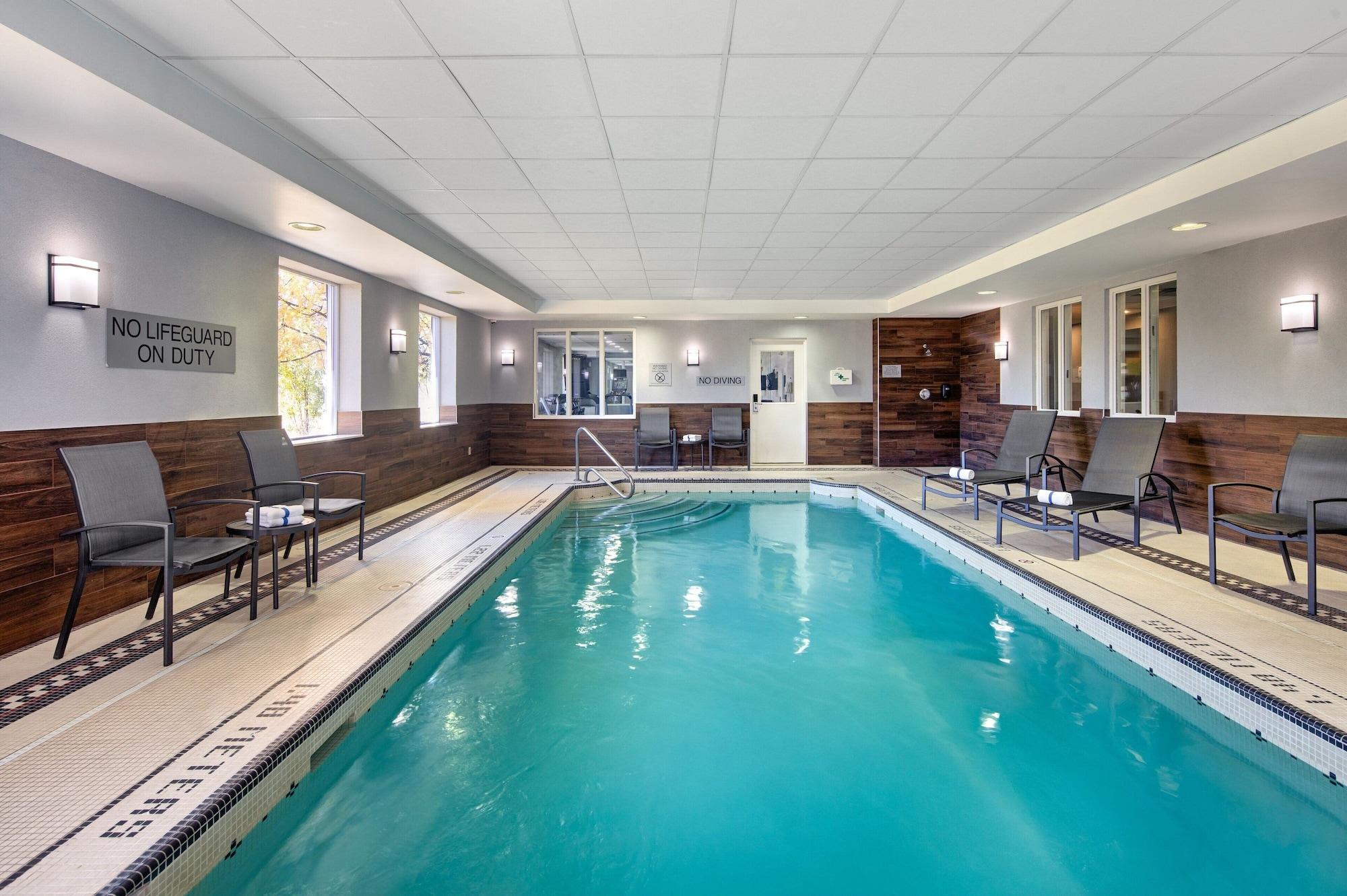 Vista Piscina Fairfield Inn by Marriott Toronto Oakville