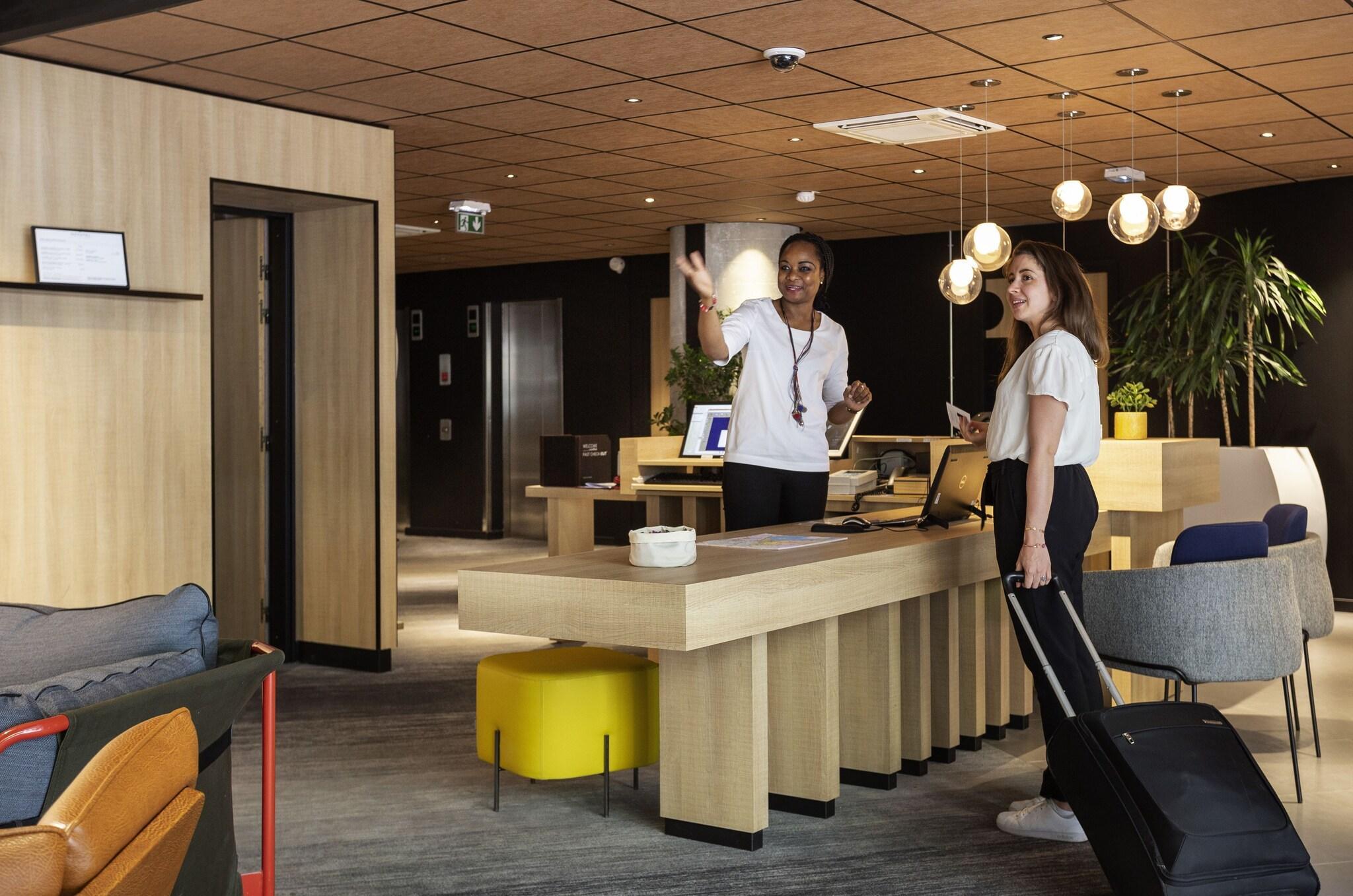 Vista Lobby Novotel Annecy Centre