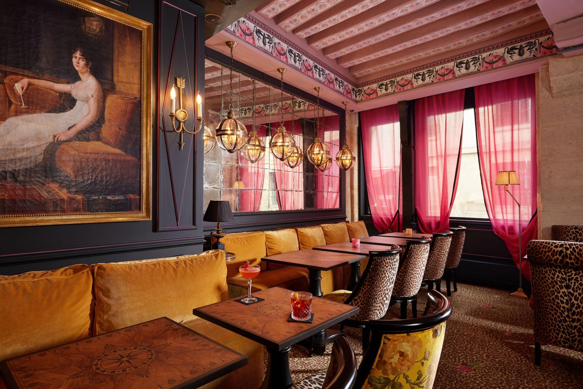 Bar/Salón Hôtel de JoBo