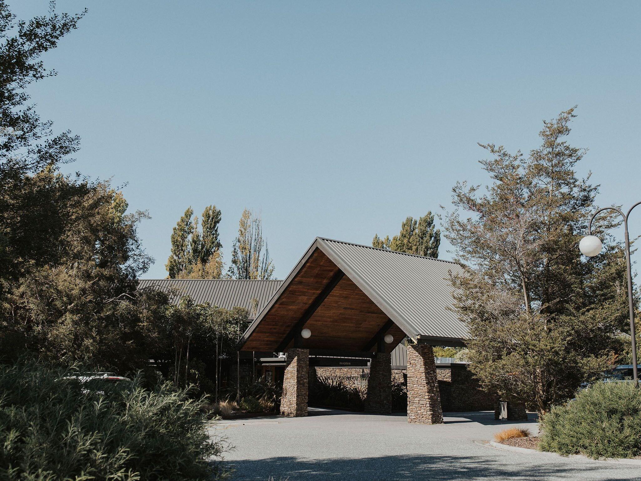 Vista Lobby Edgewater Lake Wanaka