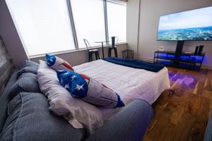Renta temporal - Family-friendly Dallas getaway with rooftop pool, free parking & Texas flair.