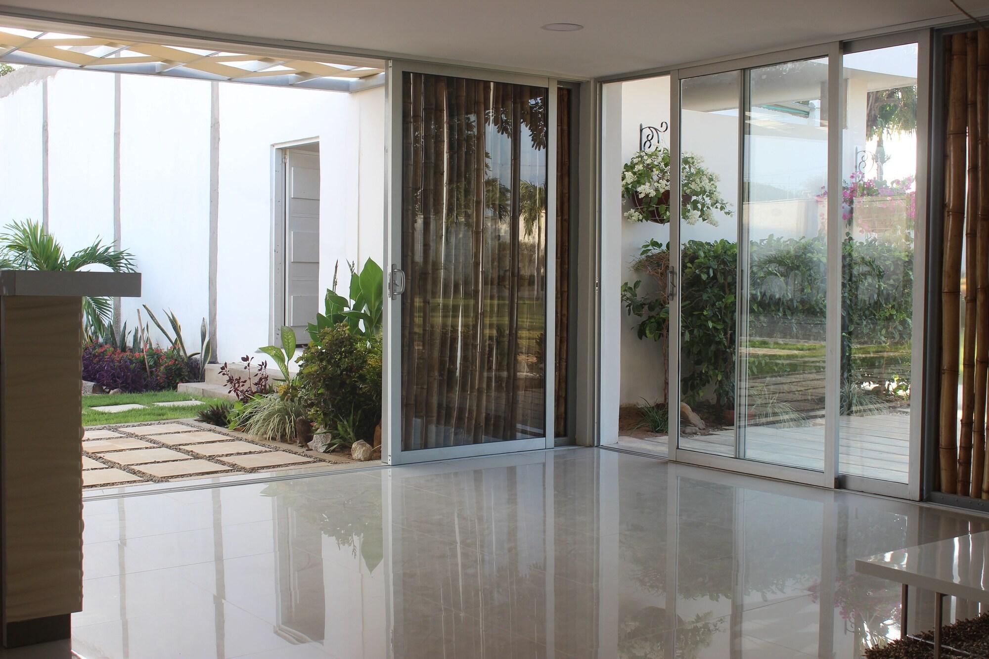 Vista Lobby Hotel Emerawaa