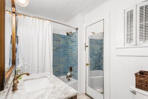 Renta Vacacional - Feeling Beachy Cottage, Sleeps 6, Steps away from the beach!