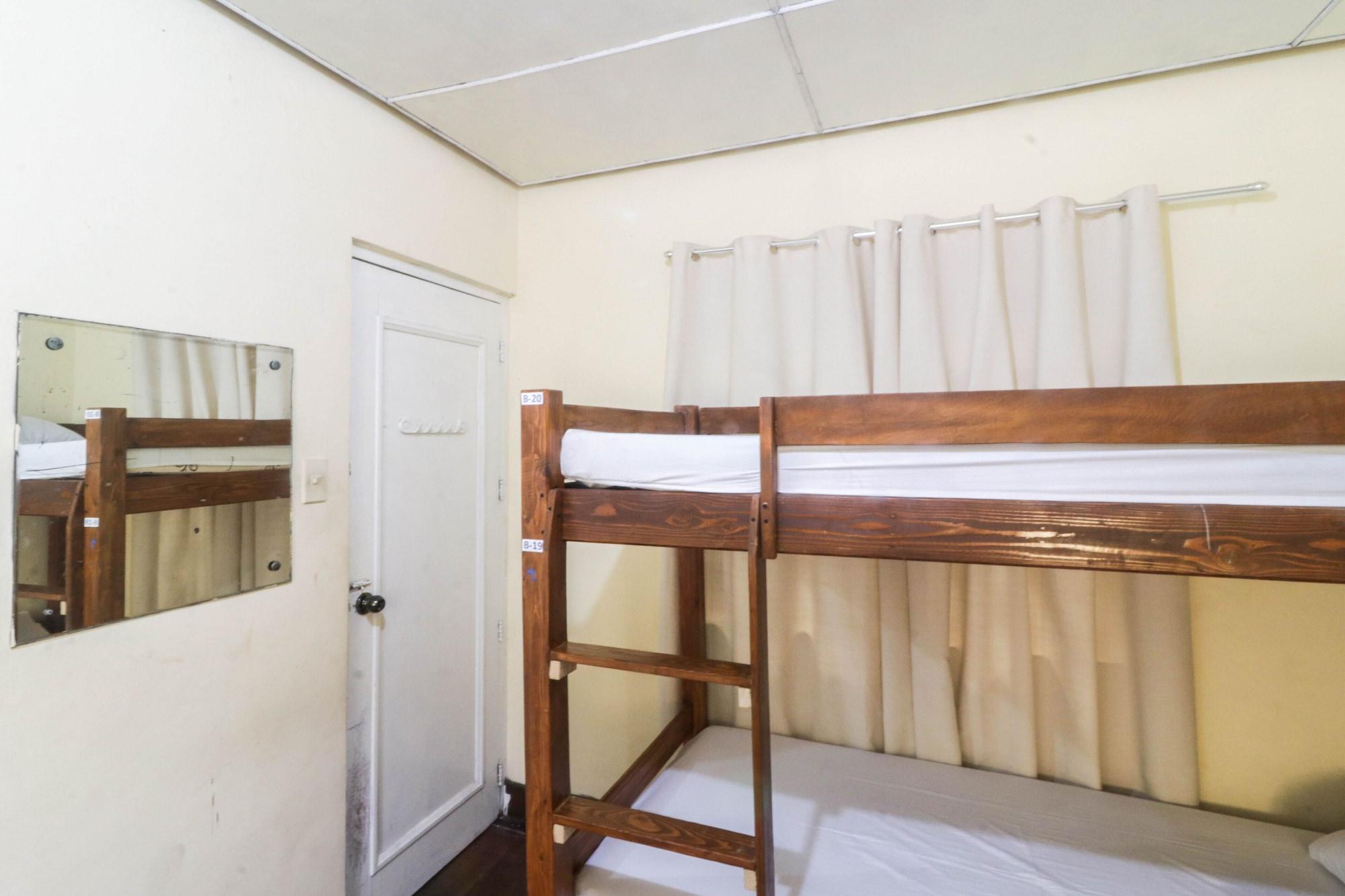 Set de Habitación Kamuning Hostel