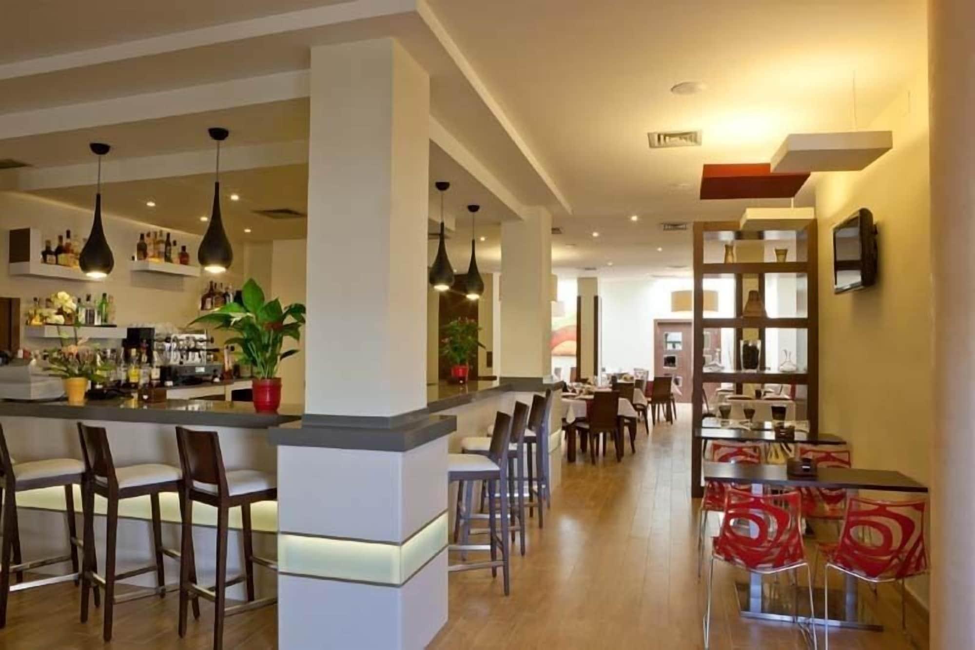 Bar/Salón Hotel Quino