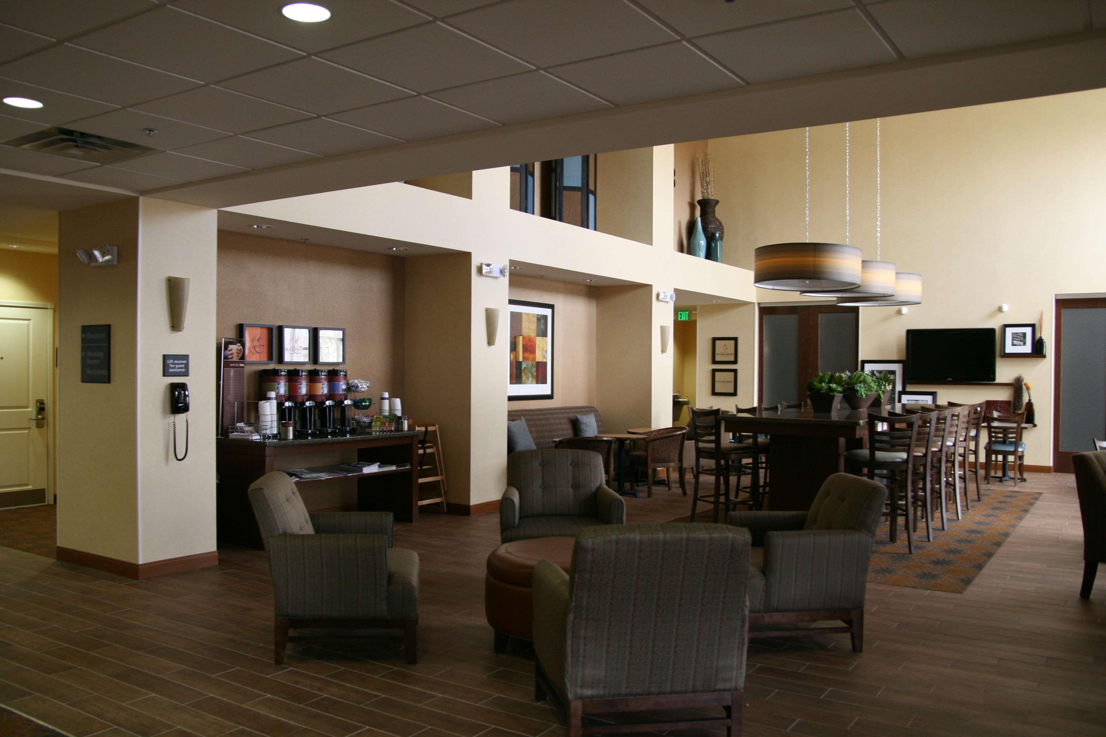 Vista Lobby Hampton Inn & Suites Pueblo/North