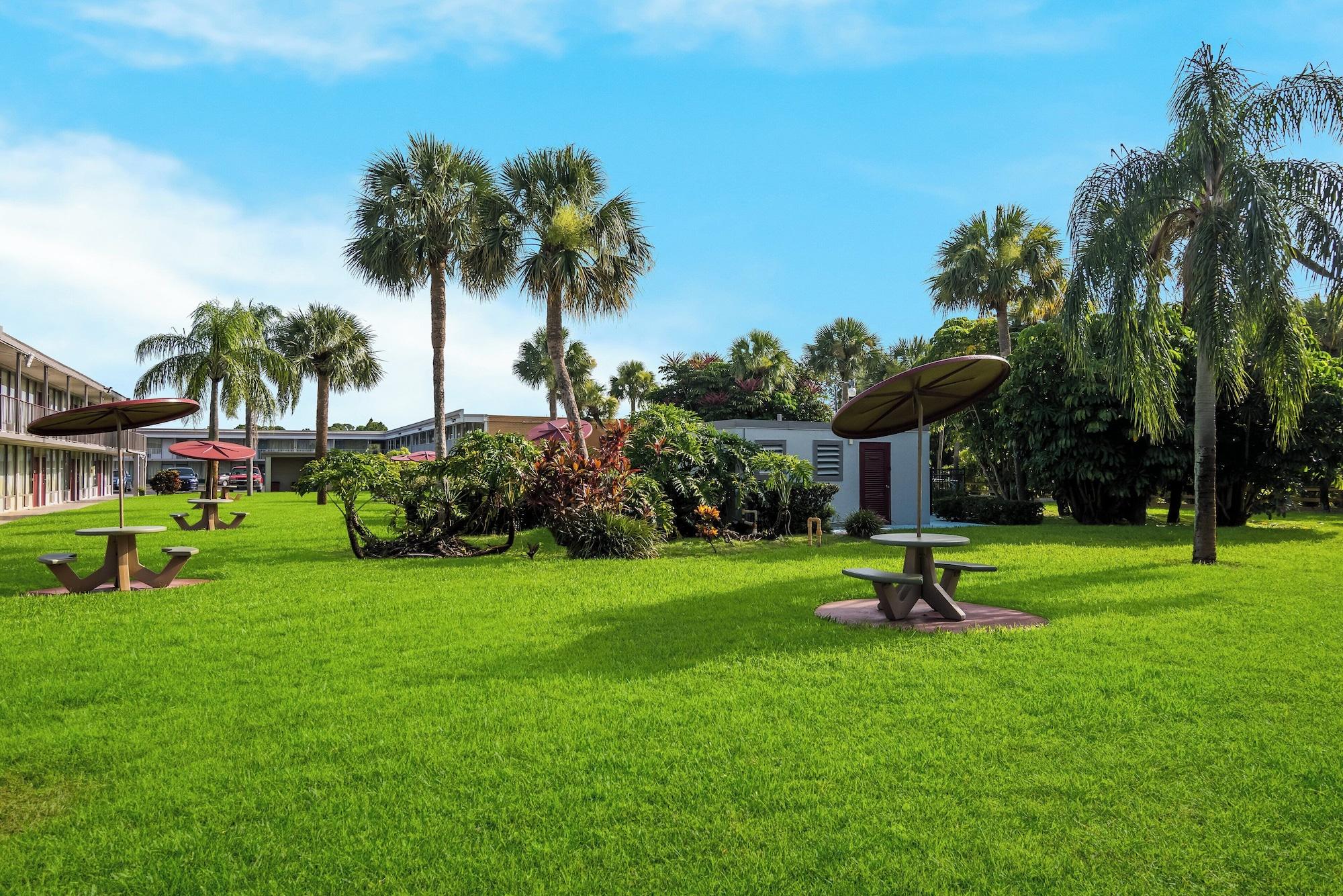 Vista Exterior Red Roof Inn Vero Beach - I-95