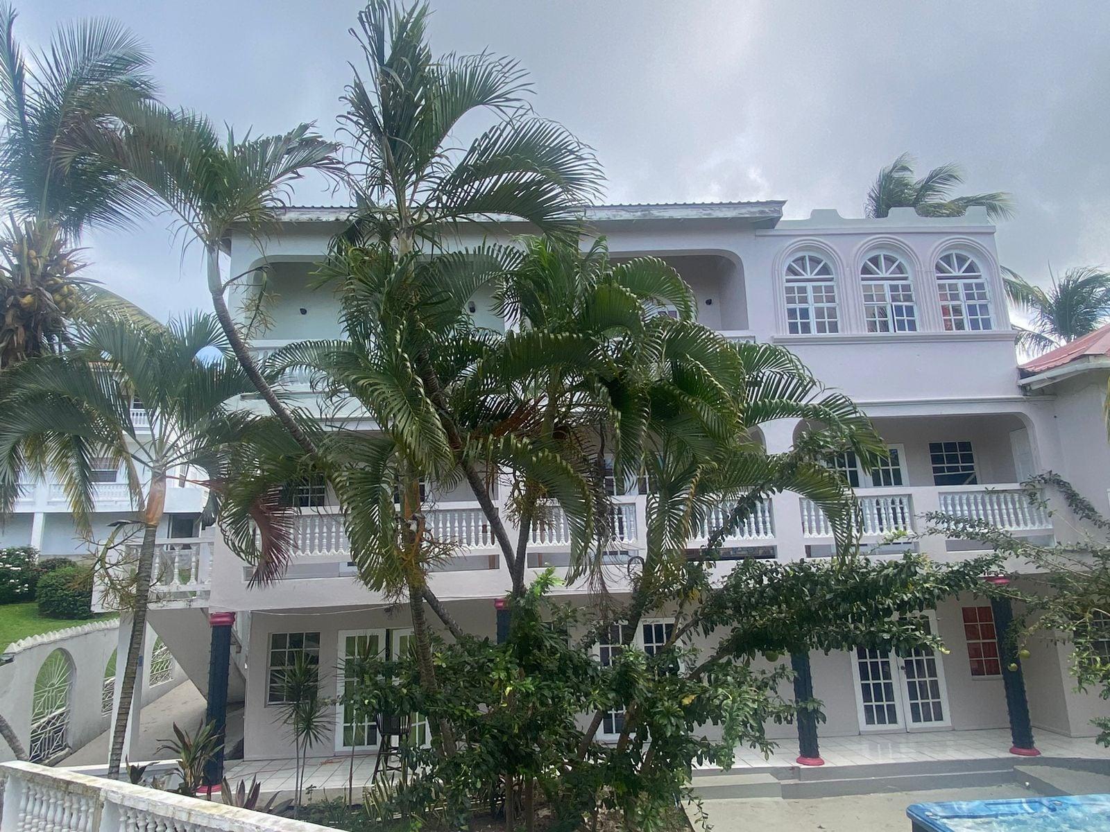 Vista Exterior Bay Heights Escape- Courtyard Studios