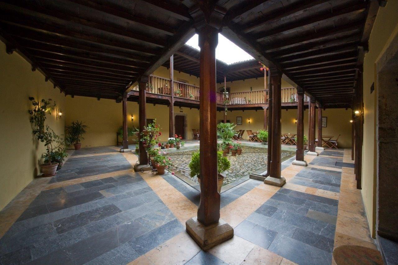 Vista Lobby Hotel Castillo de Valdés Salas