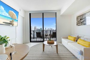 Alquiler Vacacional - Chic Downtown 1-br w City Views Gym Pool