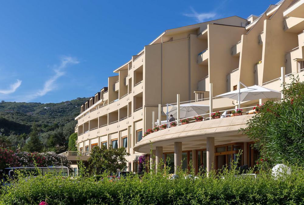 Vista da fachada Grand Hotel Vesuvio