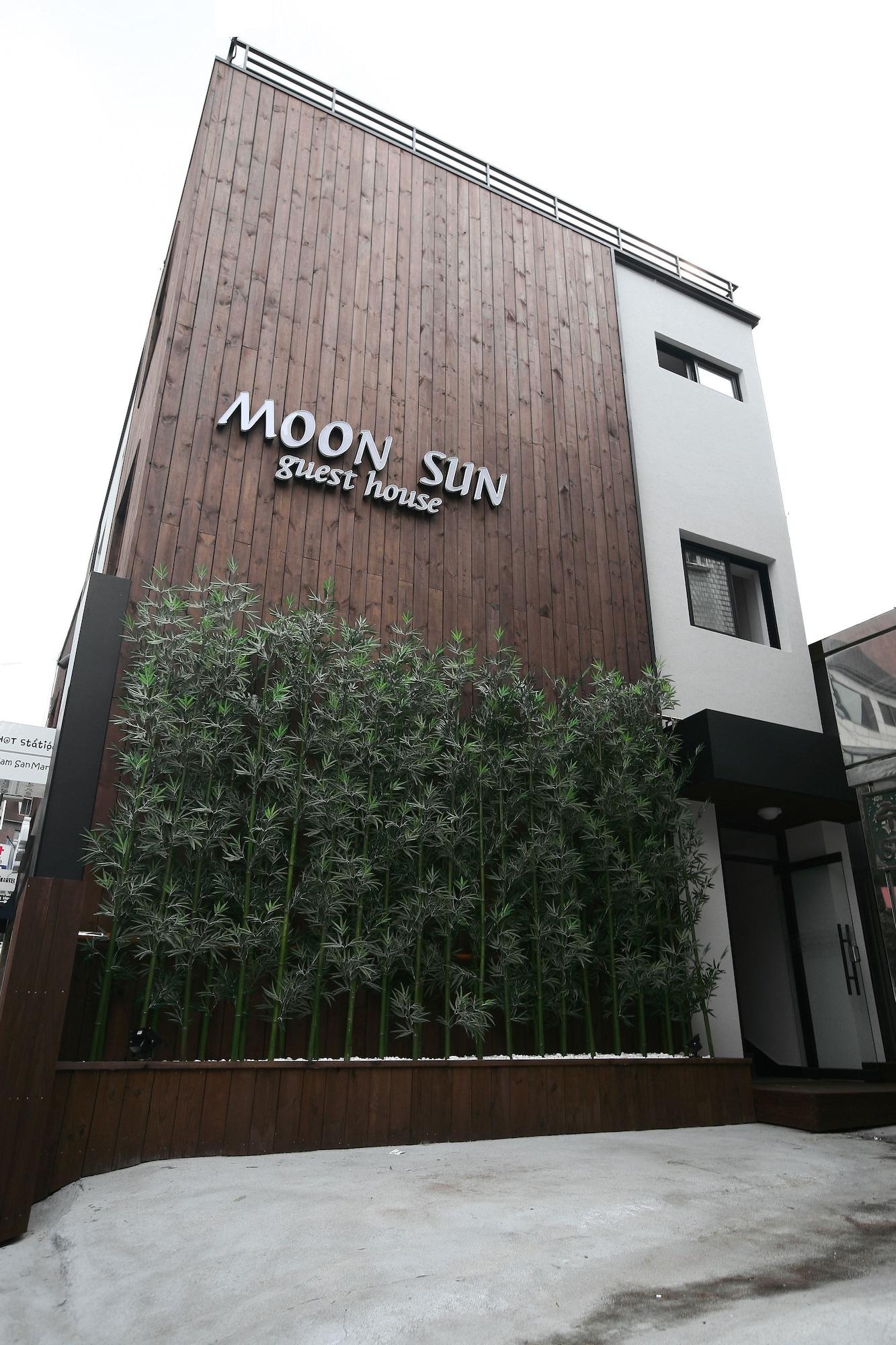 Vista Exterior Moon Sun Guesthouse