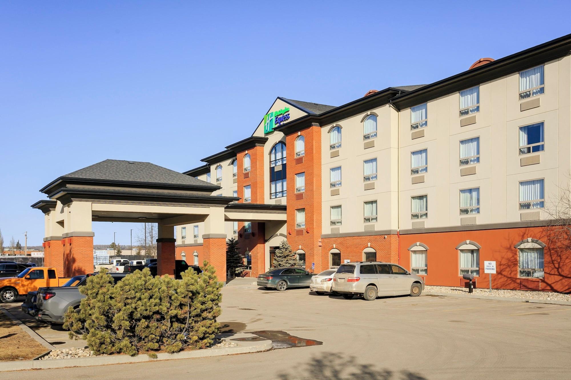Vista Exterior Holiday Inn Express Hotel & Suites WHITECOURT by IHG