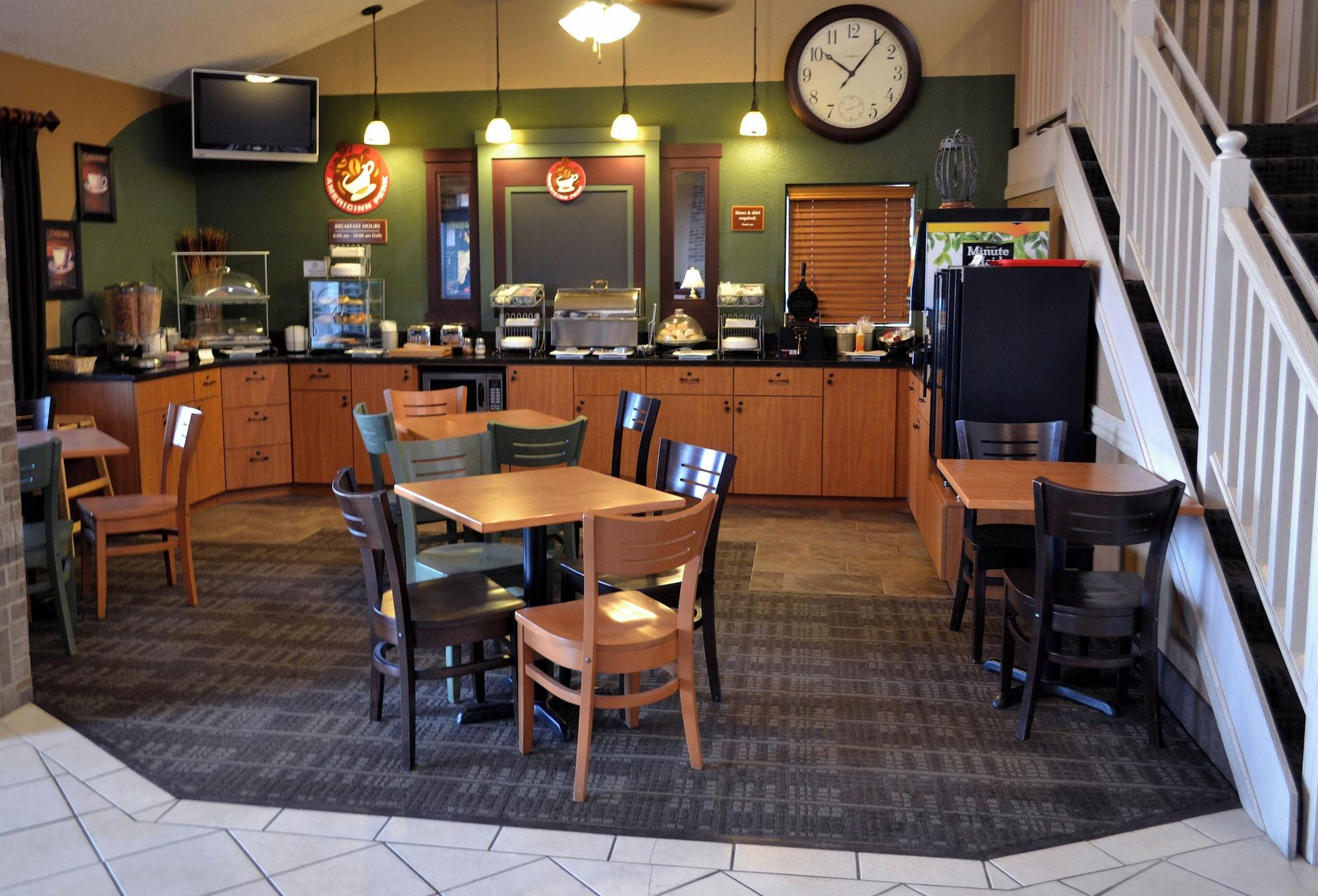 Restaurant AmericInn by Wyndham Osceola