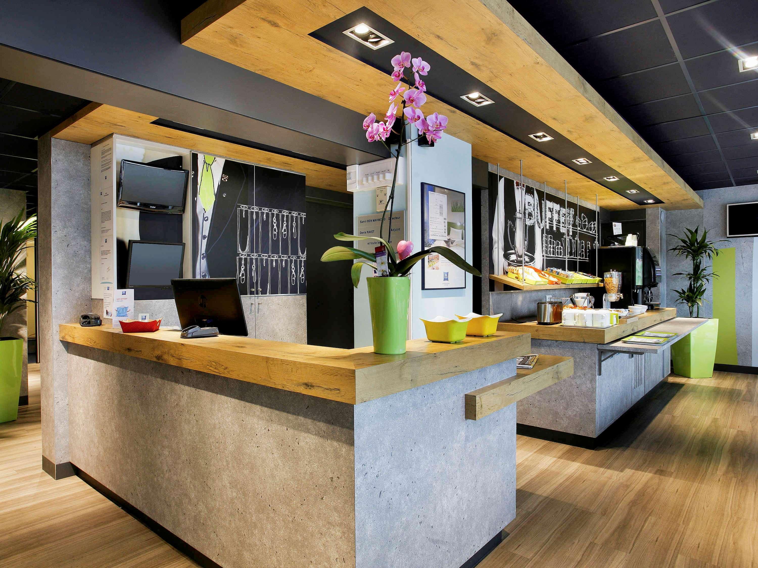 Vista Lobby Ibis Budget Villemomble
