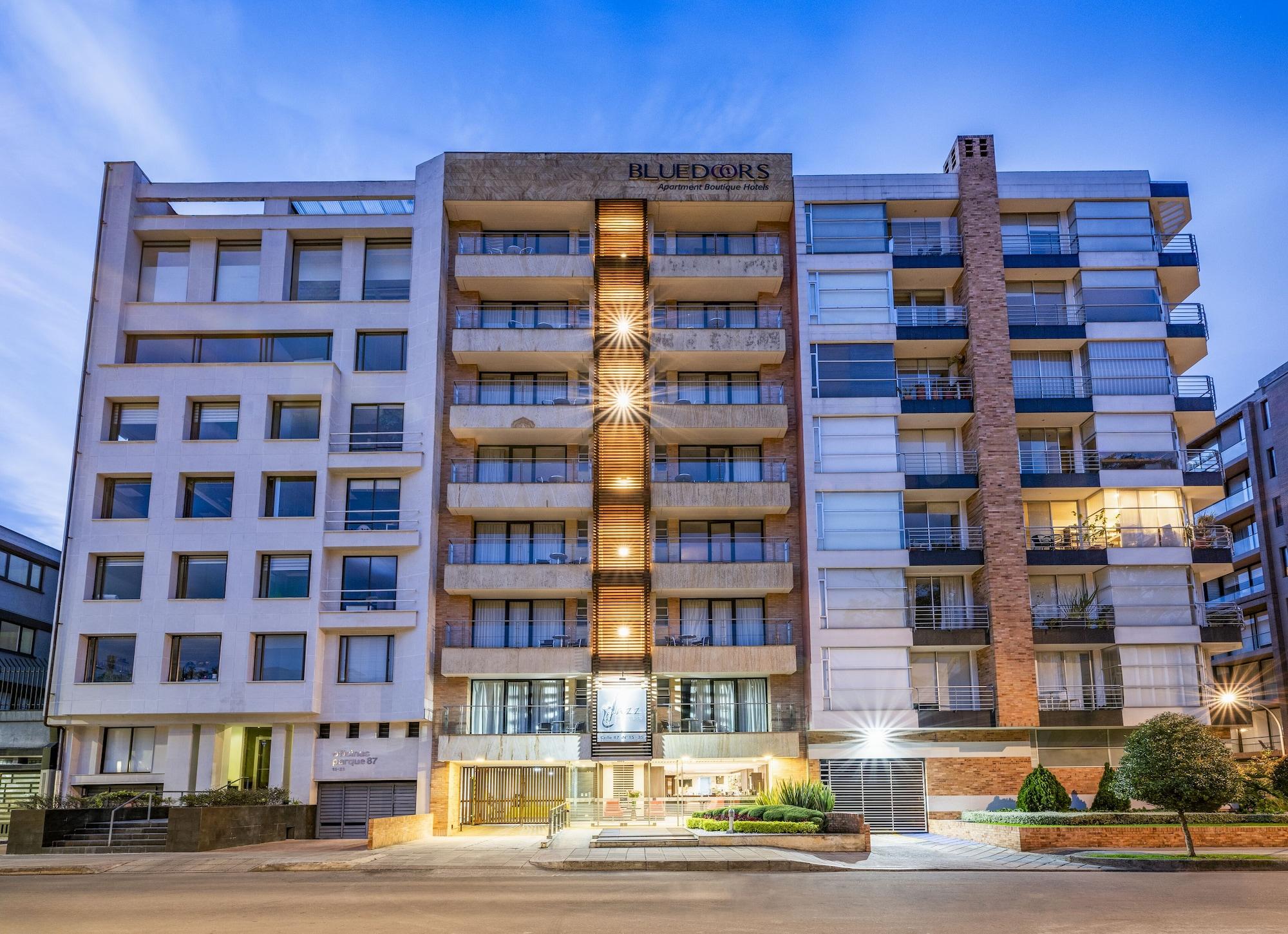 Vista Exterior Jazz Apartments