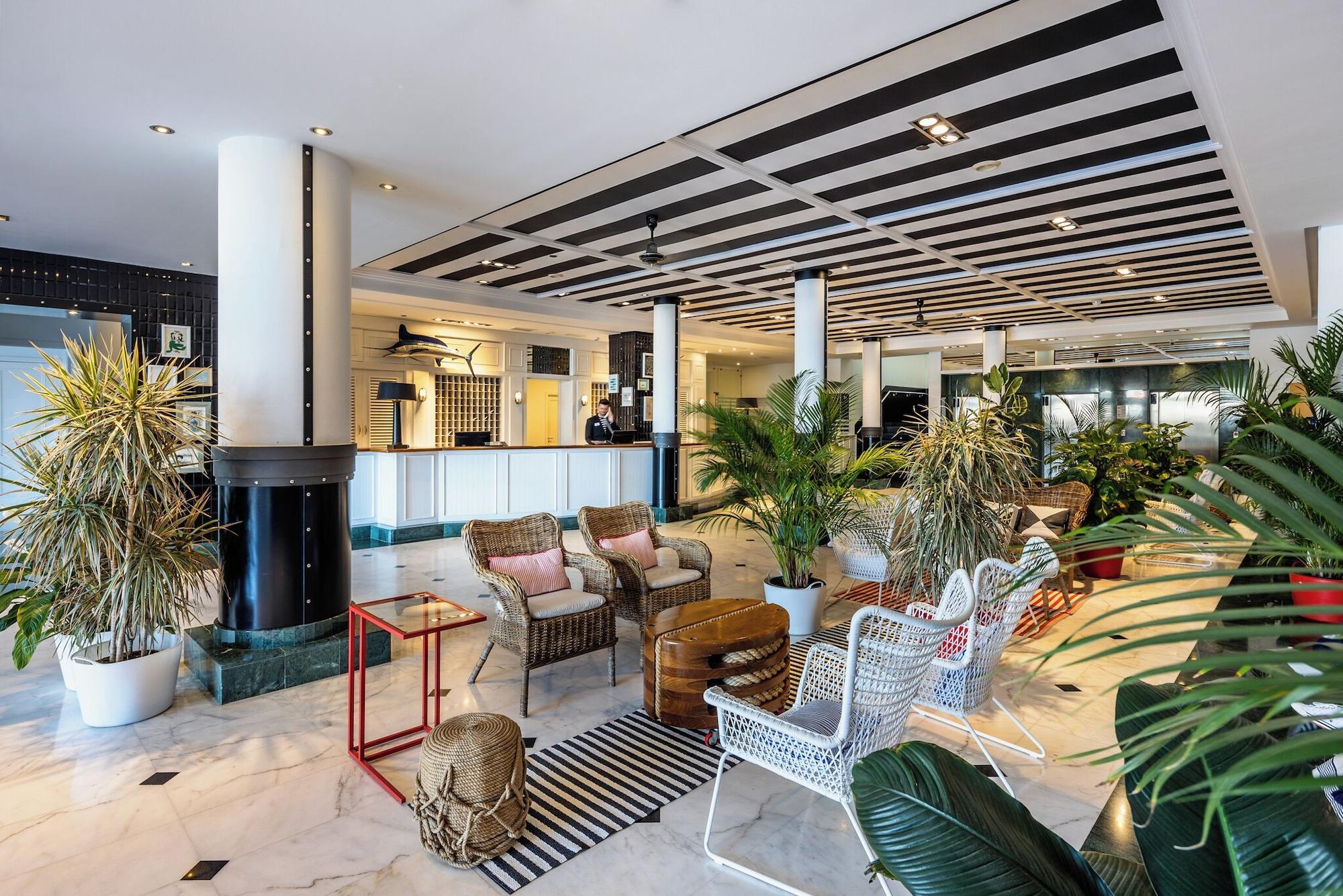 Vista Lobby Marina Suites