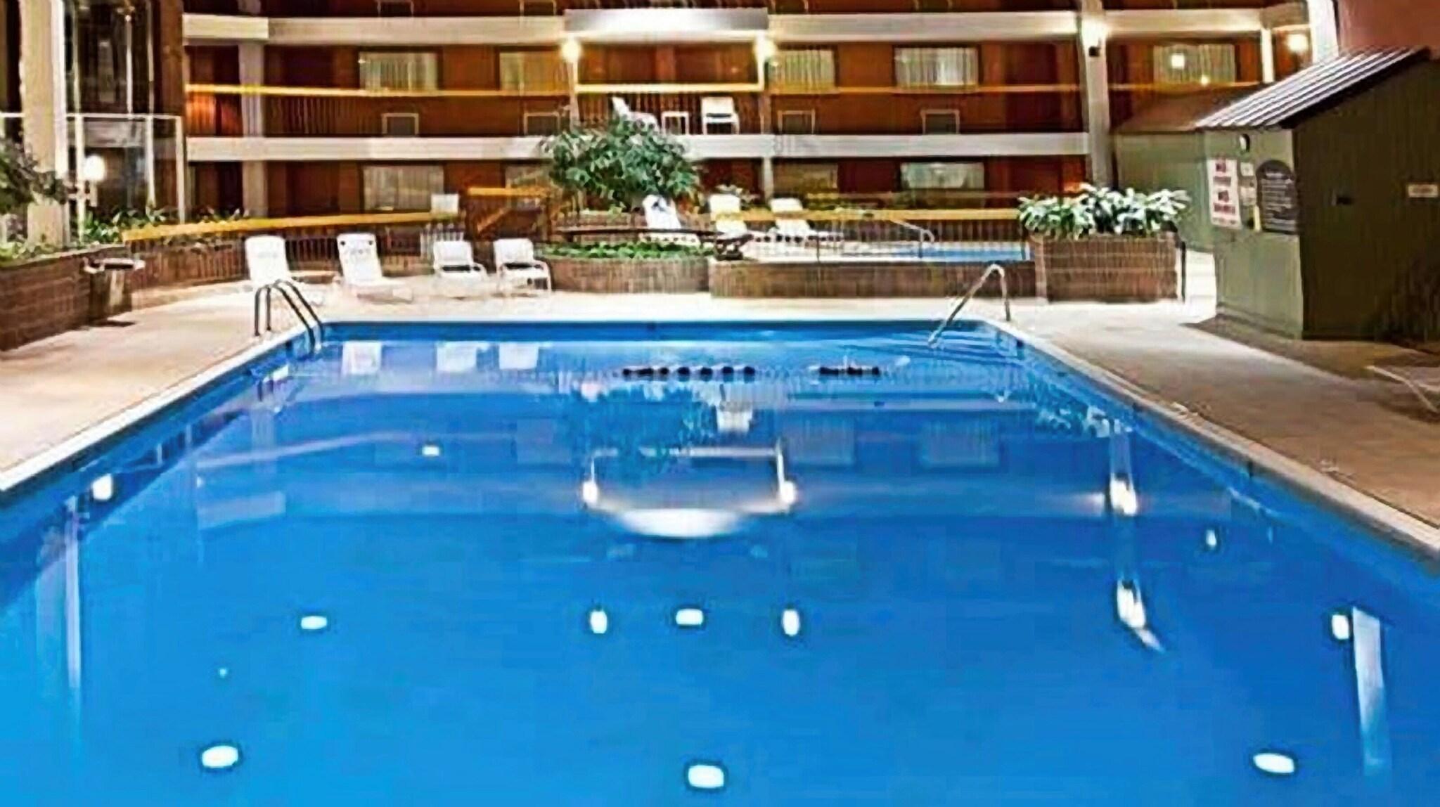 Vista Piscina Ramada by Wyndham Beaver Falls