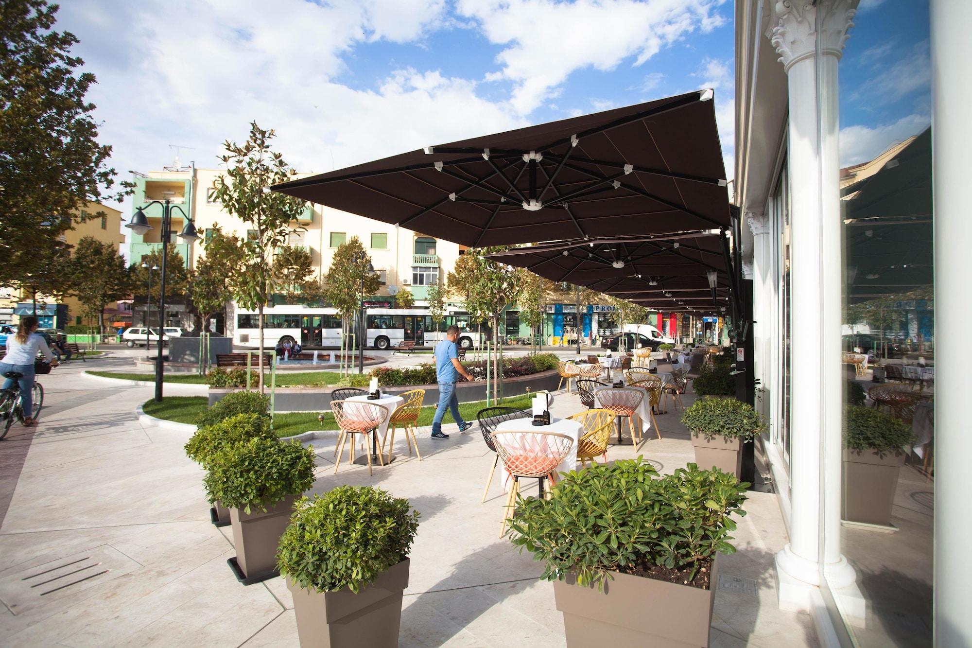 Bar/Salón Hotel Colosseo Tirana