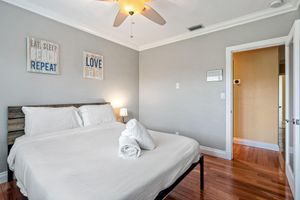 Alquiler Vacacional - Rated top 5% of homes. 3BR 3BA Private Oasis Home with Heated Salt Water Pool.