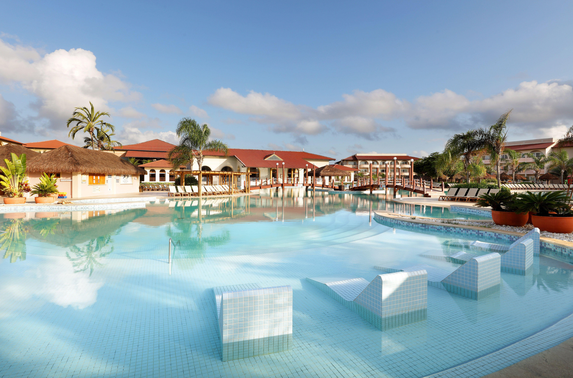 Vista da piscina Grand Palladium Imbassaí Resort & Spa - All Inclusive