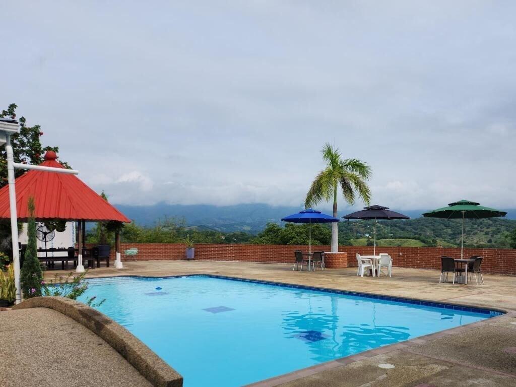 Vista Piscina Hotel OK el eden