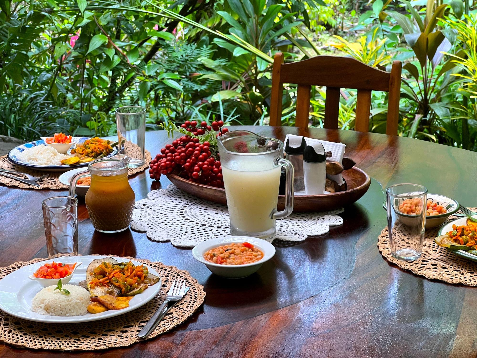 Restaurant Ocean Forest Ecolodge Retreat