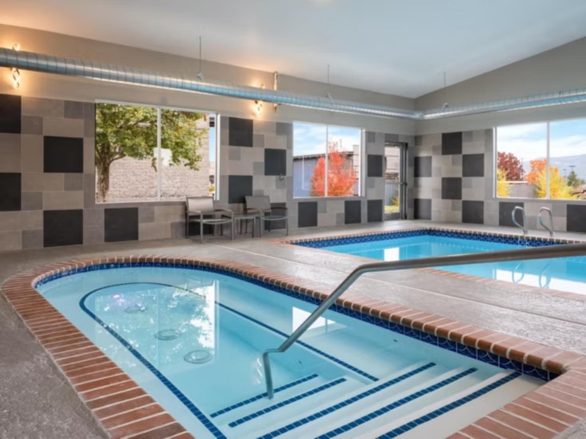 Vista Piscina Garner Hotel Liberty Lake by IHG