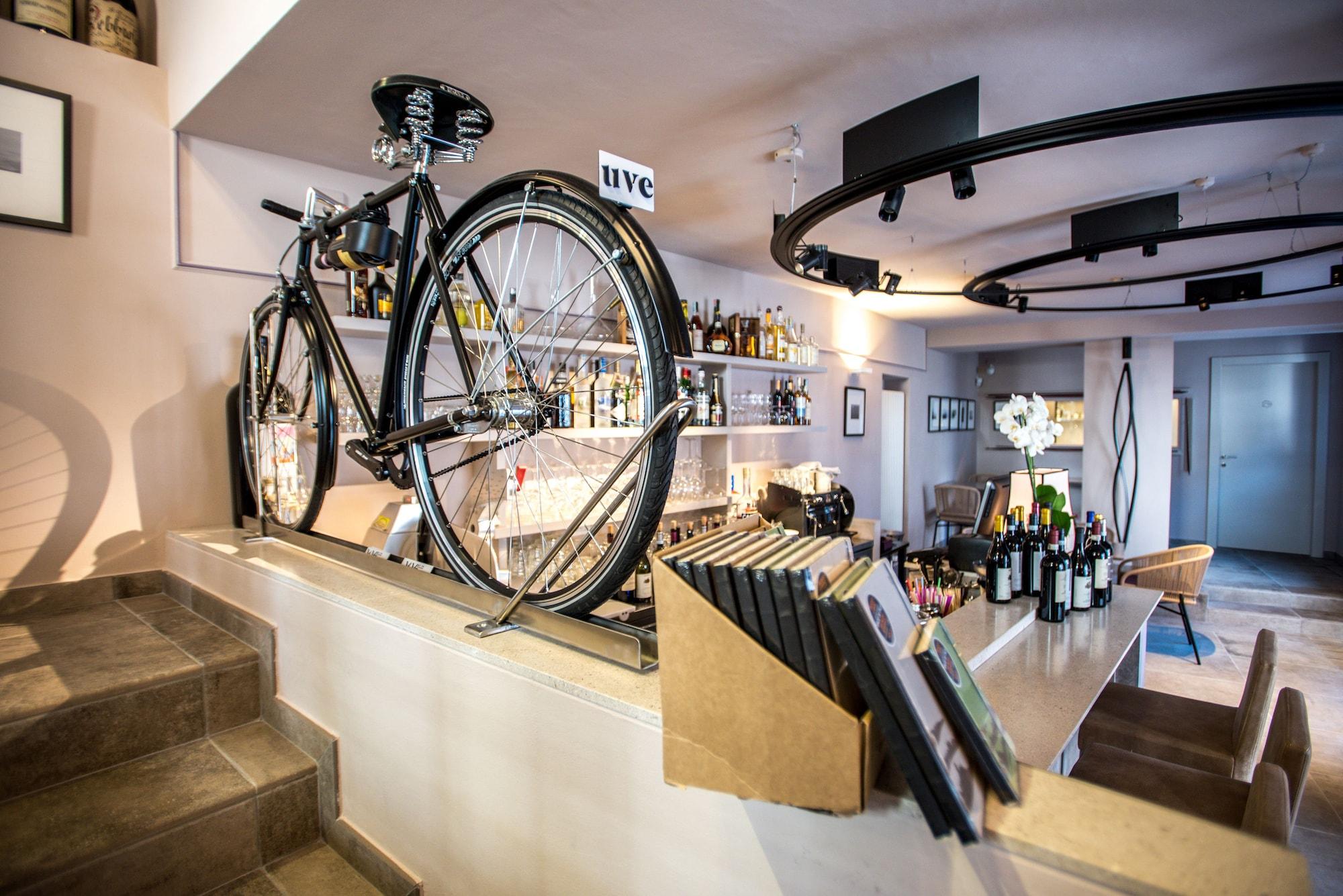 Bar/Salón Uve Rooms & Wine Bar