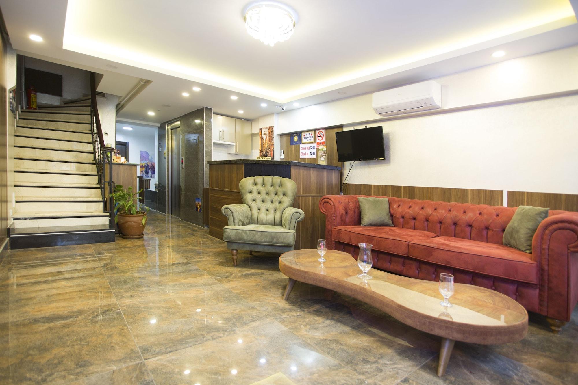 Varios T-Square Residence