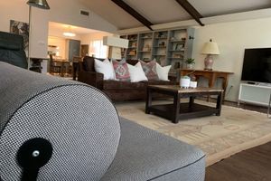 Alquiler Vacacional - Spacious Mid-Century Modern House