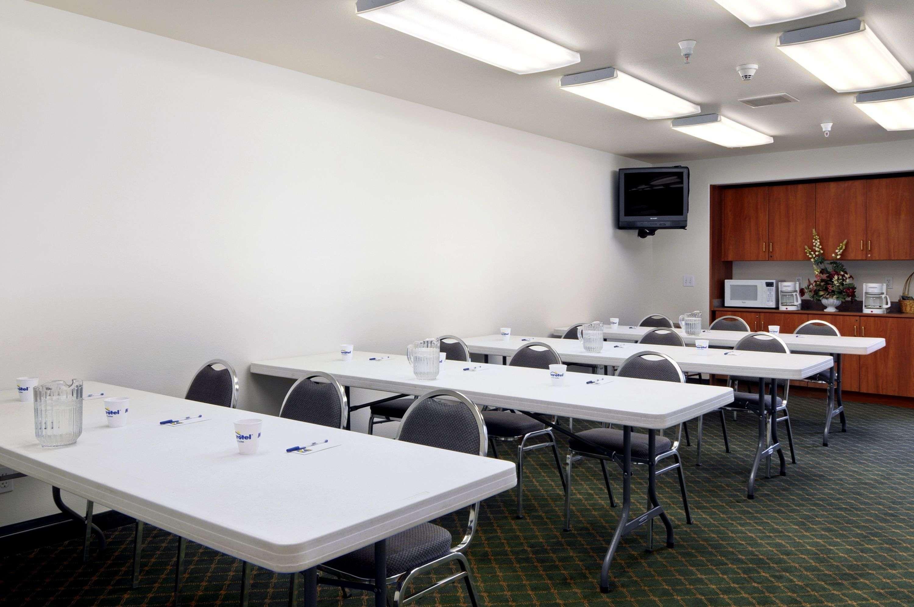 Centro de Negocios Microtel Inn & Suites By Wyndham Eagle River/Anch