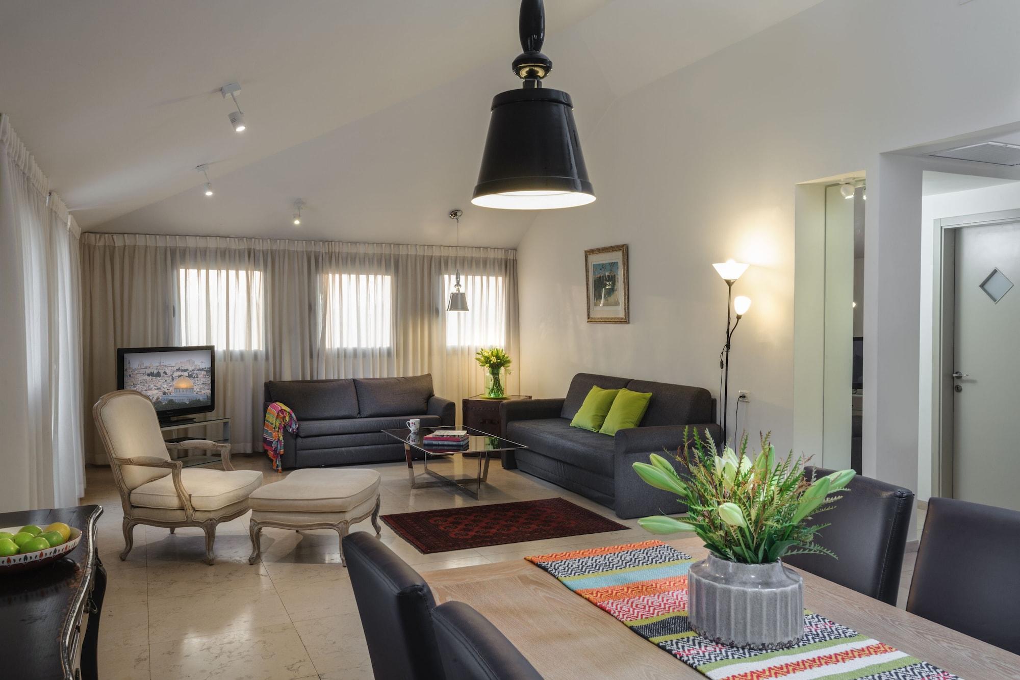 Varios Rafael Residence