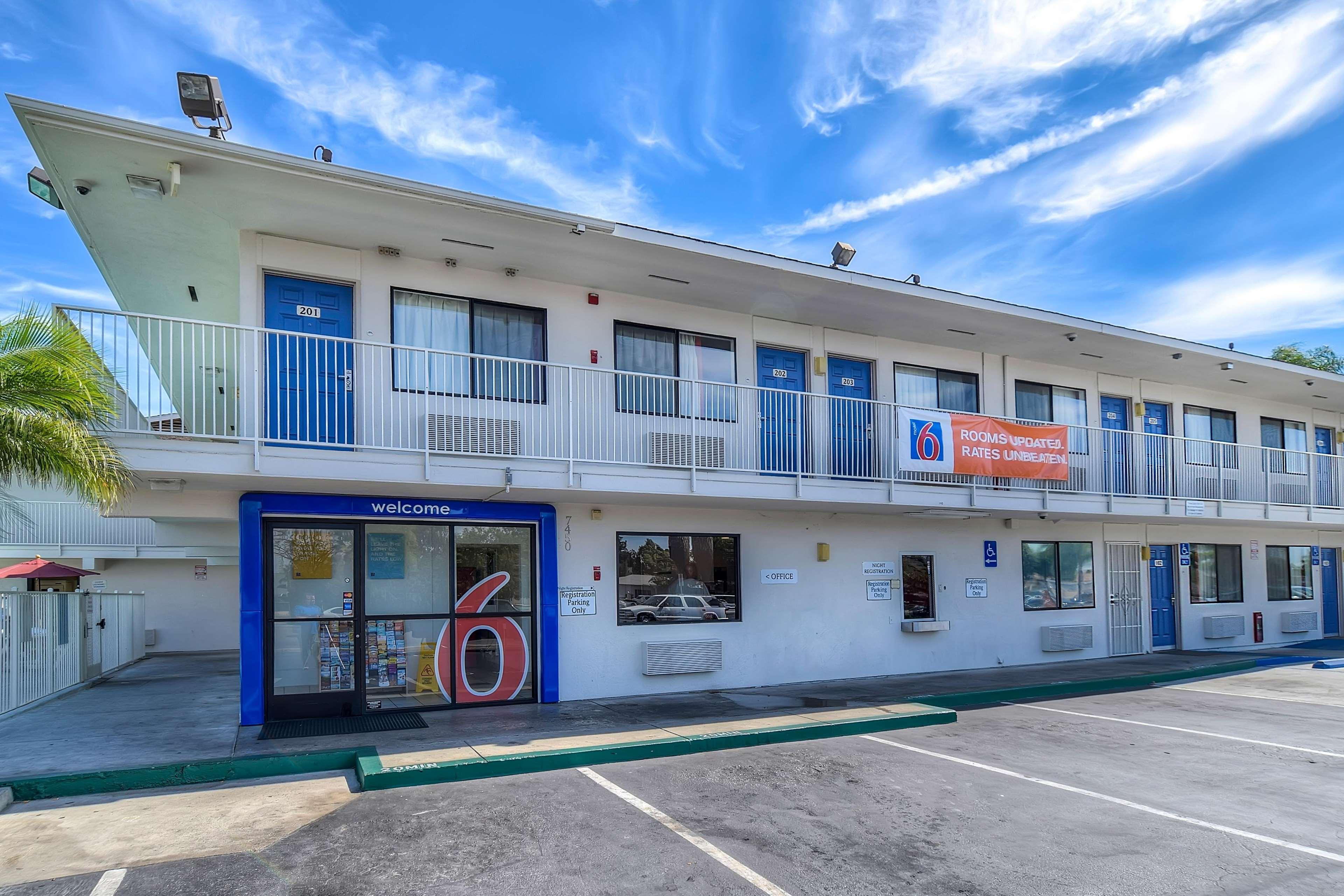 Varios Motel 6 Stanton, CA