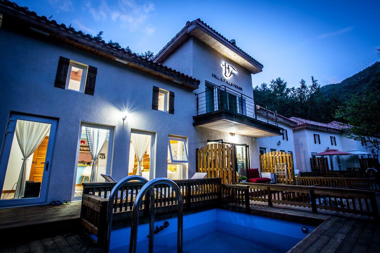 Varios Hill & Falls House