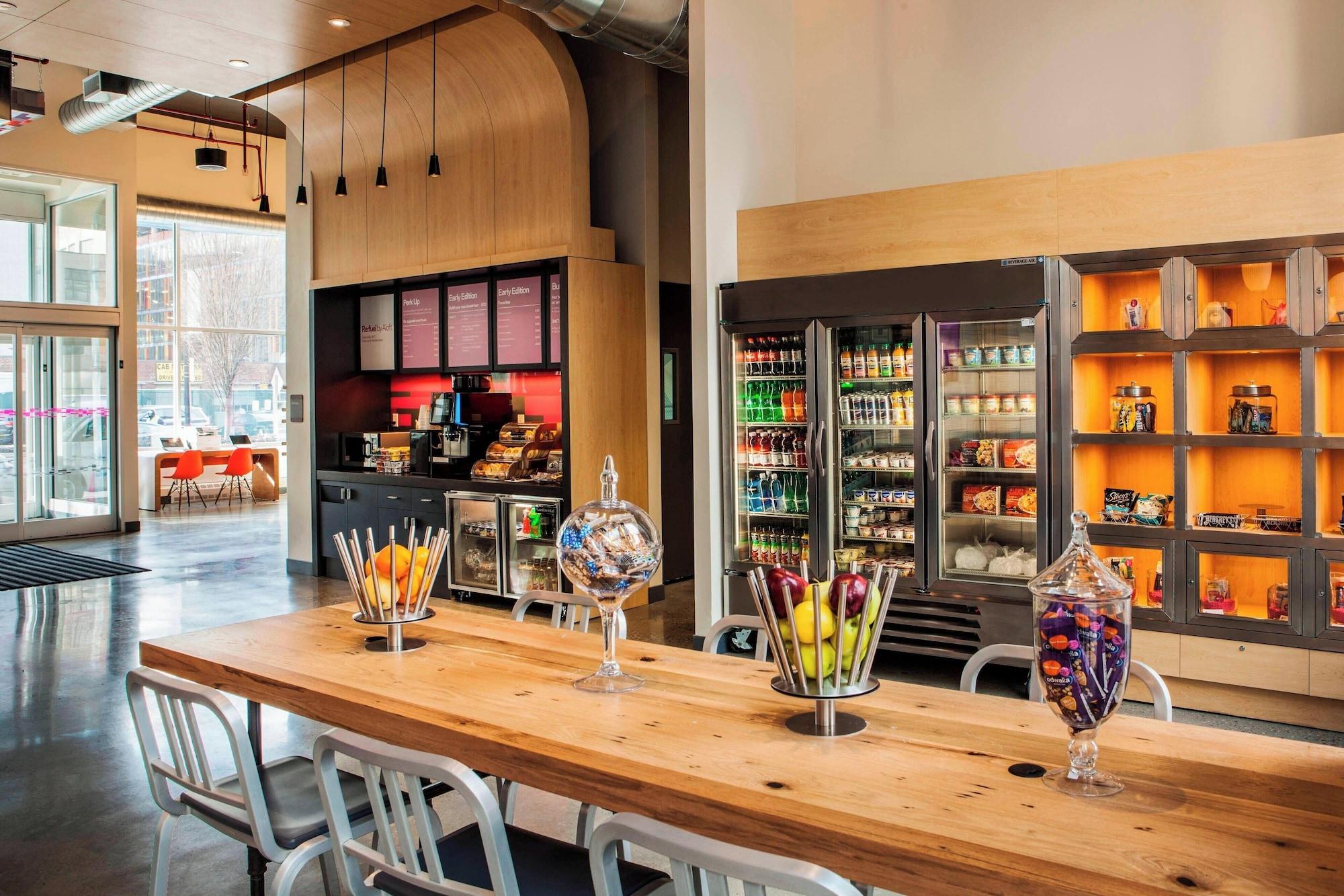 Restaurant Aloft Long Island City - Manhattan View
