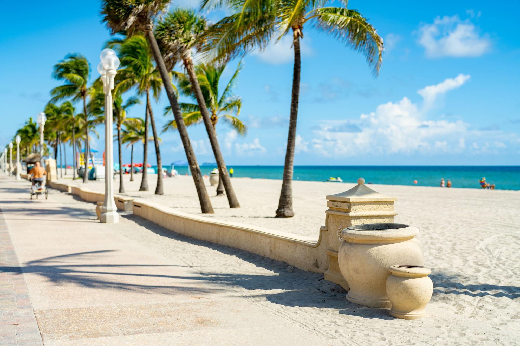 Vista Exterior The Surf Hollywood Beach