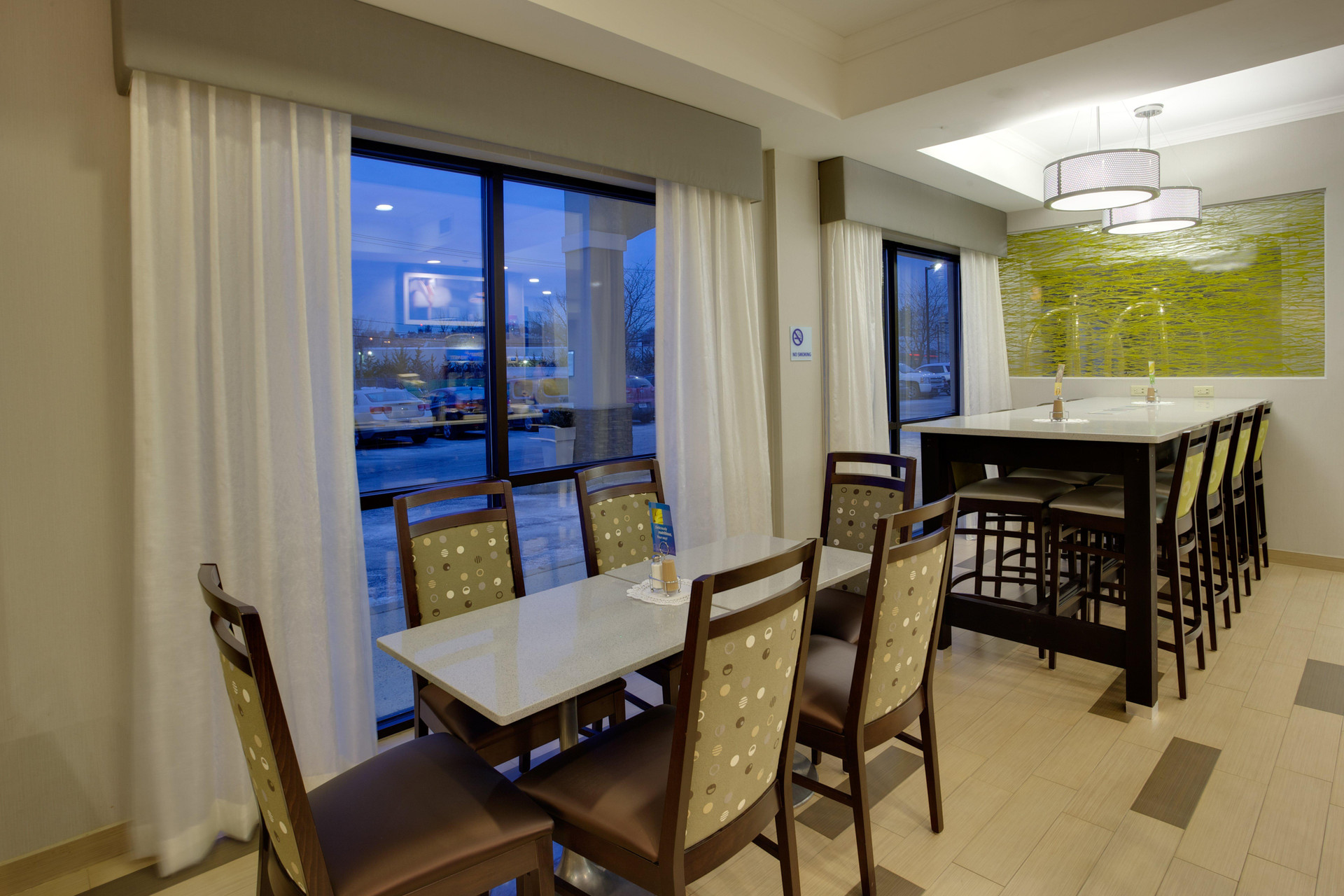 Restaurant Holiday Inn Express & Suites Meadowlands Area